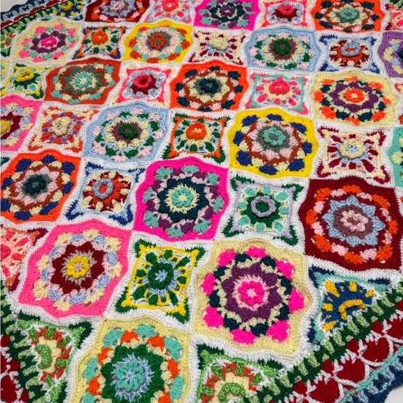 Persian style Flower granny afghan Handmade Crochet blanket 50” x 50” - Picture 6 of 10